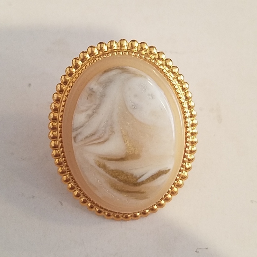 Cream  grey swirl cab ring sample